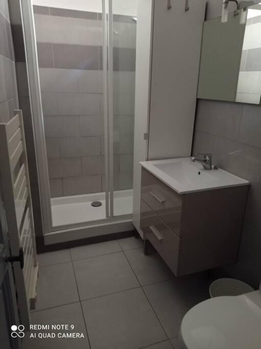 Appartement Au Coeur Du Village Санари-сюр-Мер Екстериор снимка