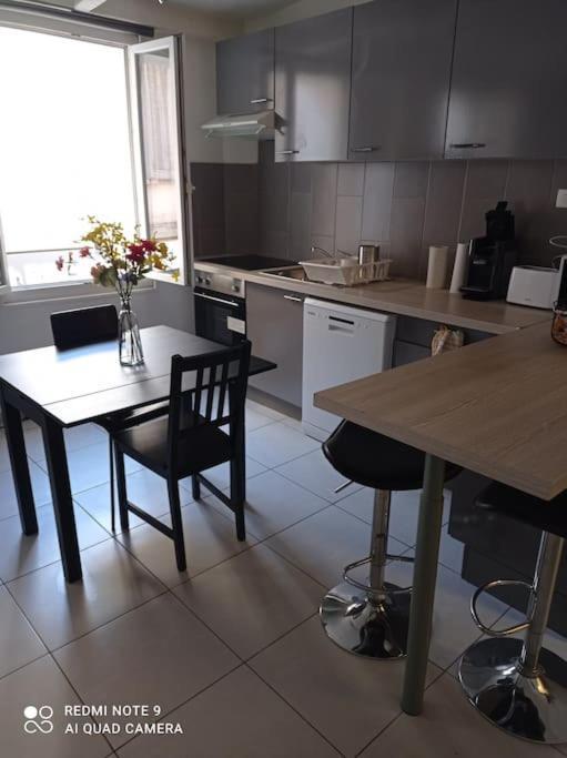 Appartement Au Coeur Du Village Санари-сюр-Мер Екстериор снимка